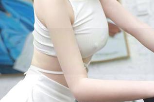 模范学院 - 徐微微mia的白衬衫写真：你能数清楚几多目光追随吗？