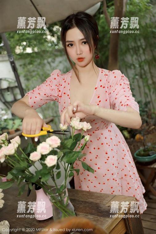 模范学院 - 沈佳熹写真，秘书装扮后竟然如此撩人，哎呀我去！