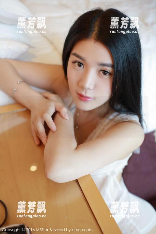 模范学院 - 黑色也能如此有趣，猛的一看郑颖姗Bev，明显是一张高清壁纸的潜力股。