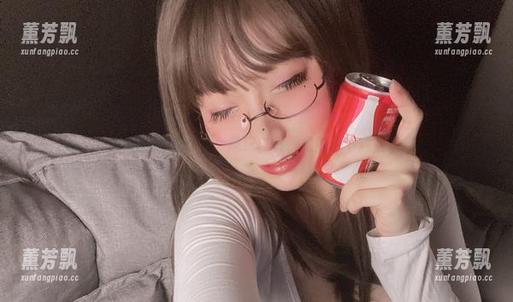 “次屁啦”的作品：风纪委员，她的私下这般诱惑