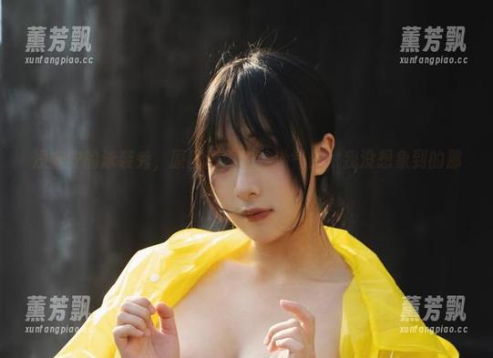 浅安安的泳装秀，原图透露的泳池气息，我没想象到的那种精选布局