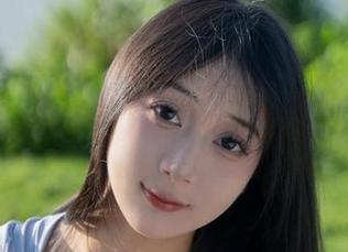 图集展示：浅安安的美脚给我一种想偷偷藏起来的冲动