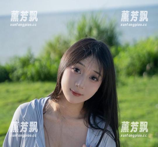图集展示：浅安安的美脚给我一种想偷偷藏起来的冲动