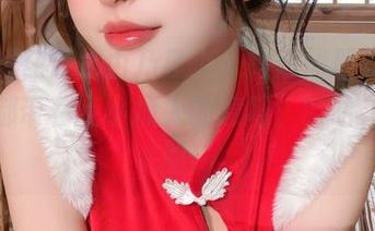 这红裙在清水由乃身上，高清图册里的每一页都带着点小撩人的意味，哈哈，真尴尬！