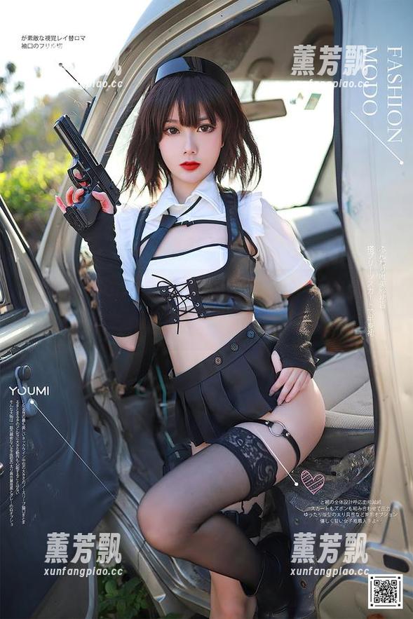 看炸蛋Boom的婚纱写真集，分享的其实是那些闹剧般的“完美”时刻。