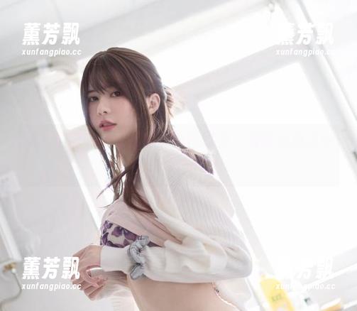 让人生出一丝忐忑的最新写真集，眼酱大魔王w的JK展开了！