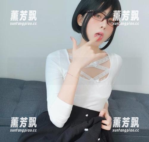 眼酱大魔王w的图包揭晓：一张脸照，加上无数出乎意料的杂图！