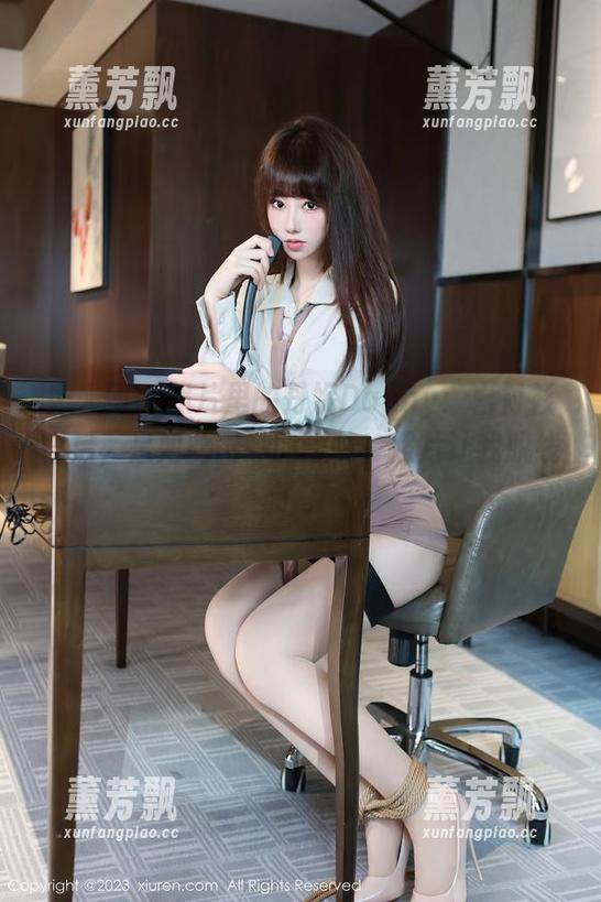 秀人网-丹妮Danny 秀人网 - 照片里的丹妮Danny:白衬衫背后,是如此微妙的暧昧!照片让我脱线了。