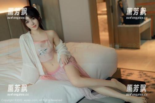 秀人网-娜露 秀人网 - 娜露的这组黑丝作品,图集中奇妙的腿与鞋,完全不属于同一个星球吧!