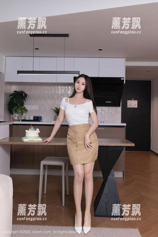 秀人网-恩一 秀人网 - 办公室的思维外衣:恩一的写真图册给你新的敏感度。