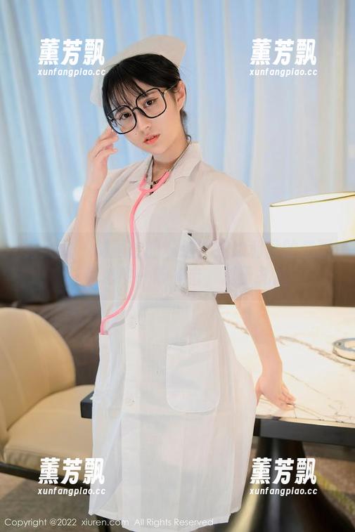 秀人网 - 制服控的私拍？抖娘利世的套图让我心中一阵冲击，过于扎心