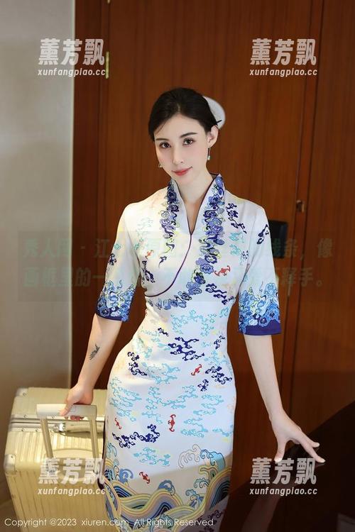 秀人网-江七七 秀人网 - 江七七原图:这丝袜的线条,像画框里的一幅画,不敢直视又爱不释手。