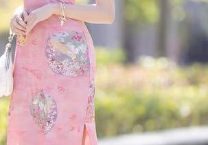 秀人网 - 瘫在沙发上，翻肉晴MINI的护士高清图册，心中默默许愿能被“治疗”。