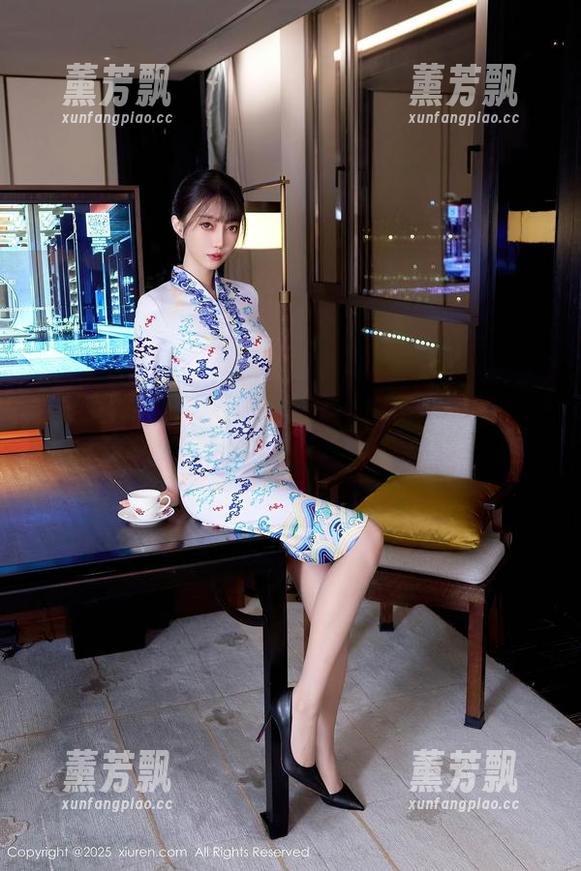 秀人网 - 疯狂下载黄婧GIGI的棉袜图片，结果发现袜子好像才是主角。