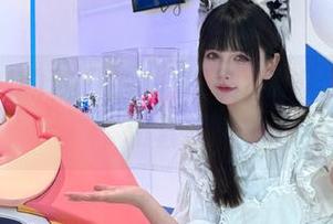 秋山AkI的秋日恋曲：随便划几笔的cos和套图