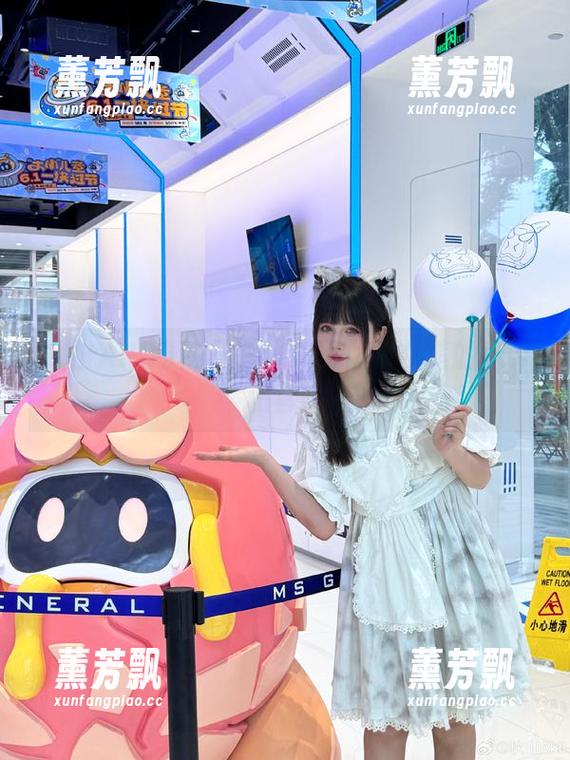 秋山AkI的秋日恋曲：随便划几笔的cos和套图