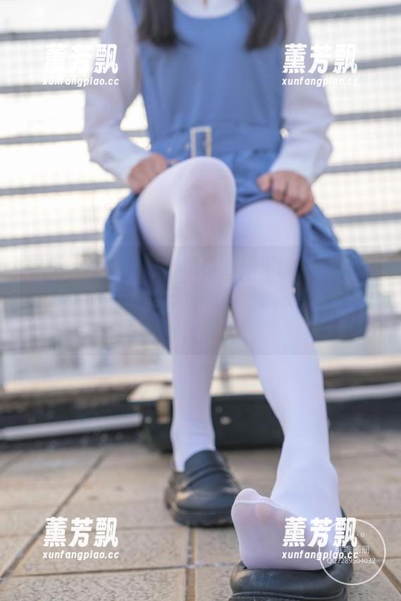 看这些高清照片，稚乖画册中的美少女们，清纯的眼神和刁钻的风骚，究竟该如何取舍呢？