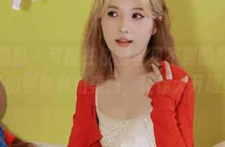 绮梦摄影 - 可能在校园里见不到的姿态，子涵的学妹私拍美图，让你大开眼界！