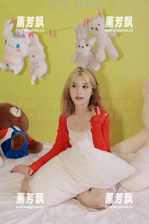 绮梦摄影 - 可能在校园里见不到的姿态，子涵的学妹私拍美图，让你大开眼界！