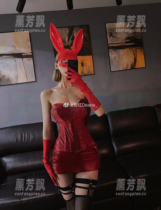 微密圈 - 预告一下，脸红Dearie的最新旅拍写真集，别问我这拍的是什么！