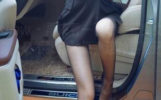 花漾show - 再来看一下穆菲菲兔女郎美图合集，毫不犹豫地说，这种姿势还挺惹眼。