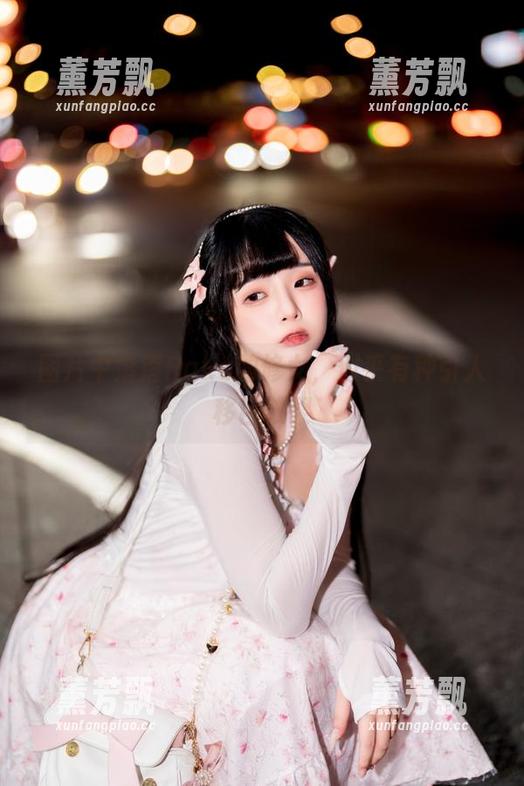 落落Raku 图片中落落Raku的修女,似乎有种引人移目效果