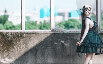 落落Raku的“LonelyMary”作品，孤独中透着一丝倔强