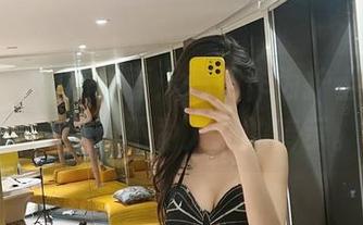 微密圈 - 图册封面：葛征作为护士，她的眼神藏着不为人知的暗示。