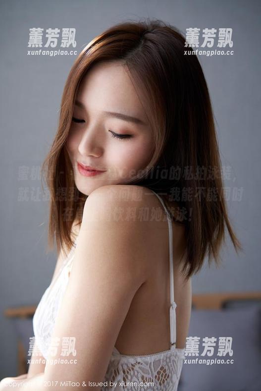 蜜桃社 - 看陆萱萱Cecilia的私拍泳装，就让我想到了一个问题——我能不能同时在岸上喝饮料和她游泳！