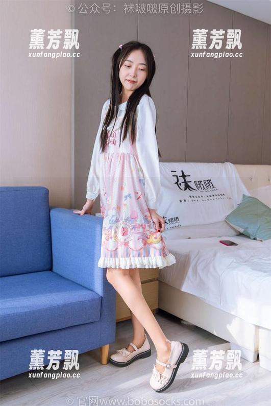 袜啵啵 - 造型挑战，奶油的高跟长靴是否成功吸引眼球？图册里私密曝光！
