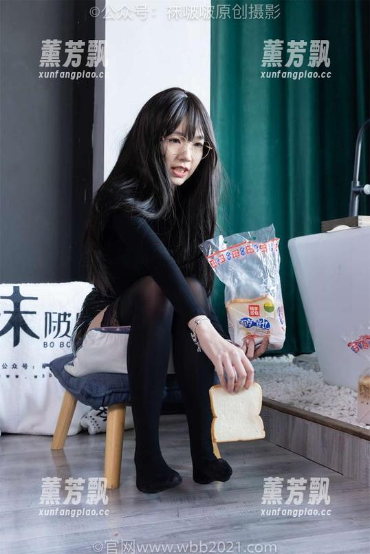 袜啵啵 - 在线甜甜圈的比基尼合集，快来瞧瞧这身材反差！