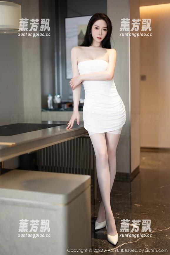 语画界 - 小沫琳这泳装秀，图片格外微妙，作品的细节真让人停留半天。