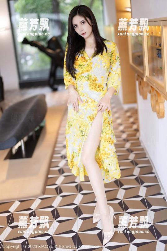 语画界 - 图片里的程程程真会玩，丝袜资源不予放过，才不会是白瞎