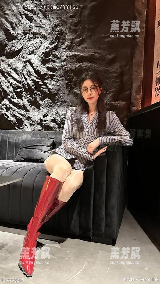 轩子巨2兔 微密圈 - 透明到心底,轩子巨2兔的写真集,来一次下载的邂逅吧!