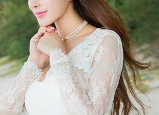 青豆客 - 细看妮小妖的‘修女’，原图里的神情戳中我的好奇心