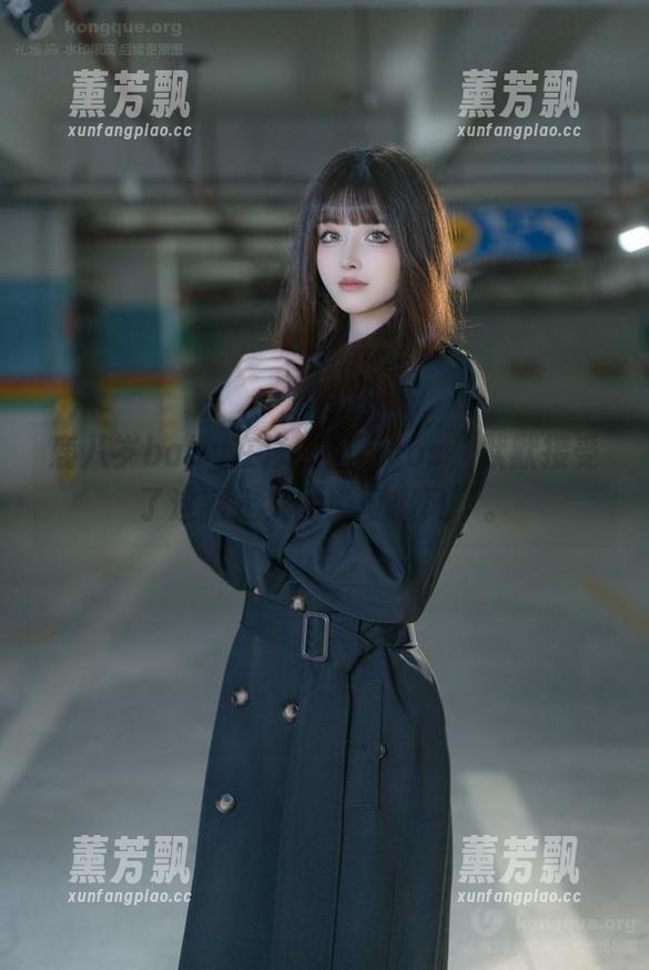 鹿八岁baby在泳衣里玩cos，默默接受了这新定义的“度假风”。