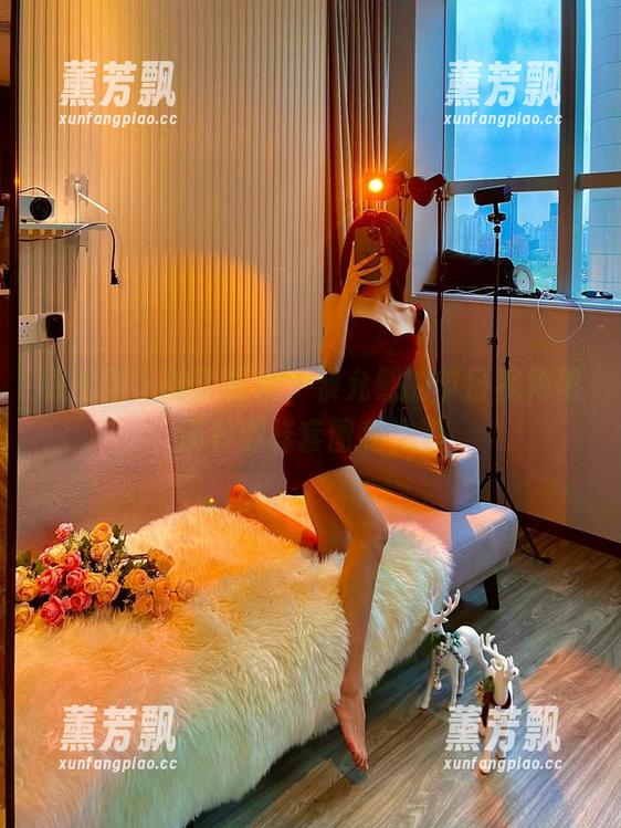 微密圈 - 除了狂欢，黎允熙的节日视角里还有别样套图和资源